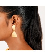 Handcrafted Brass 2-Step Wave Pattern Earring - Golden