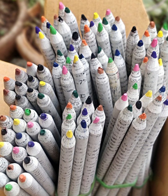 13+ 100 Colored Pencils