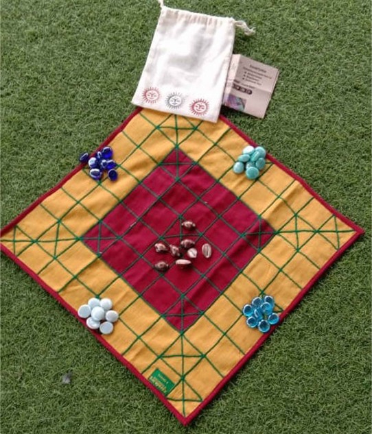 Chowkabara 9x9 Embroidered Game Set - Red